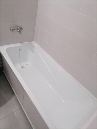 Установка акриловой/стальной ванны