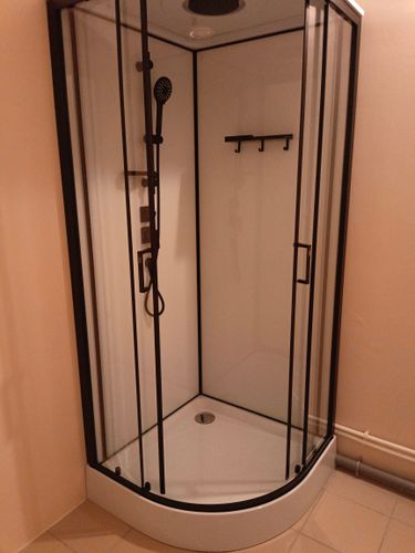 Установка душевой кабины шириной до 90 см