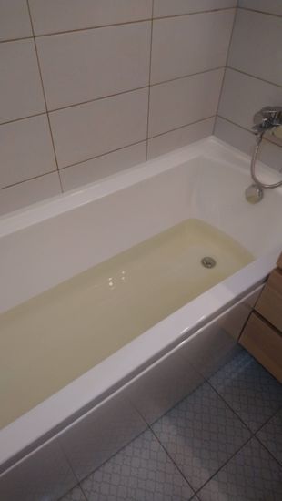 Установлена новая стальная ванна, подключены слив и водопровод, герметизация швов, проверена герметичность, выровнены поверхности, закреплены крепления, выполнена отделка плиткой.