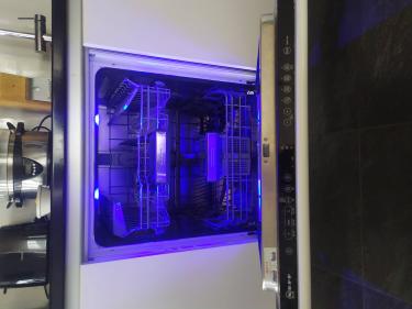 Проведена замена насоса, устранение засора фильтра, проверка электроники, восстановление герметичности, тестирование работы, очистка внутренних частей, регулировка дверцы.