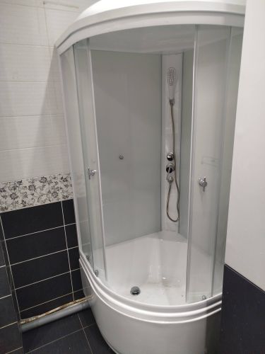 Установка душевой кабины шириной до 90 см