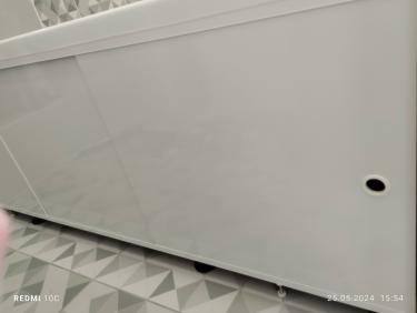 Установлена стальная емкость, подключены коммуникации, проверена герметичность, закреплены опоры, выровнена поверхность, установлена декоративная панель, завершены отделочные работы.