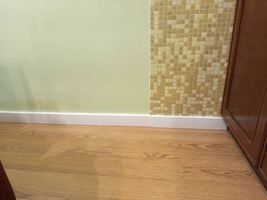 Демонтаж плинтуса