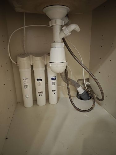 Установка проточного фильтра под мойку