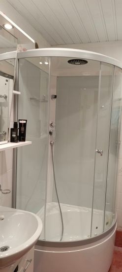 Установка душевой кабины шириной до 90 см