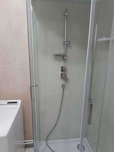 Установка душевой кабины шириной до 90 см