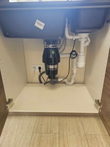 Установка столешницы HPL Сборка и установка каркаса колонны Установка и подключение измельчителя пищевых отходов