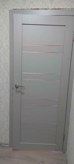 Установлены доборы на межкомнатную дверь, обеспечивая завершённый вид и гармоничное сочетание с интерьером. Работа выполнена аккуратно, детали подогнаны точно, конструкция надёжна.