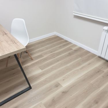 Монтаж пластикового плинтуса