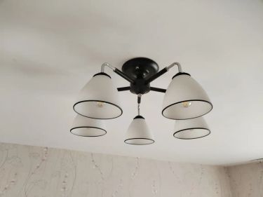 Установка люстры в сборке