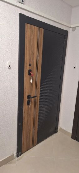 Демонтаж металлической двери с сохранением дверного  блока