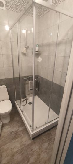 Установка душевого уголка шириной до 150 см