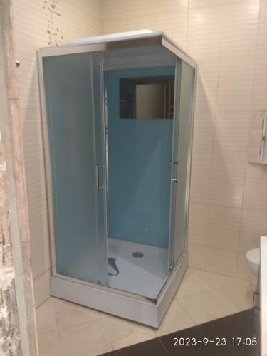 Выполнена замена изношенной кранбуксы в смесителе. Установлен новый механизм, обеспечивающий надежное функционирование. Проверена герметичность соединений, устранены протечки.