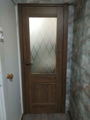 Установлены новые доборы на входную дверь, обеспечивая аккуратное обрамление и улучшая внешний вид. Все элементы подогнаны точно, создавая гармоничный и завершенный облик.