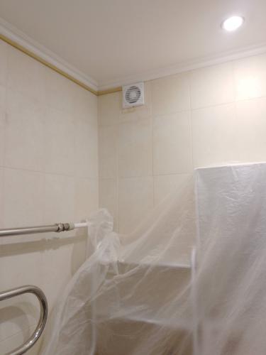 Установка розетки (на готовые коммуникации)