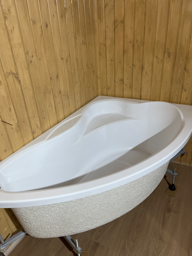 Установка угловой акриловой ванны