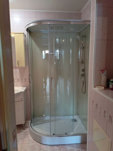 Демонтаж душевой кабины Установка/замена гибкой подводки