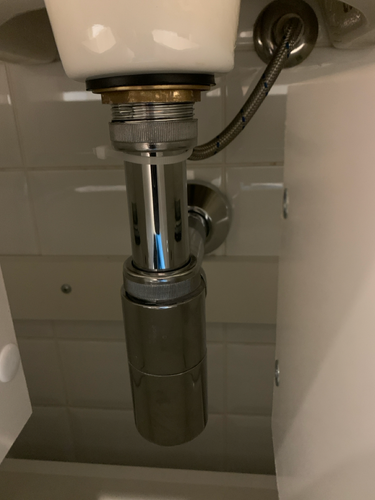 Установка раковины с тумбой