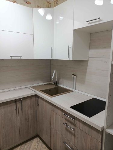 Изготовлены и установлены новые панели для кухонных шкафов. Точные размеры, аккуратная подгонка, современный дизайн. Обновлённый вид, улучшенная функциональность.