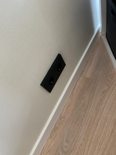 Установка розетки (на готовые коммуникации)