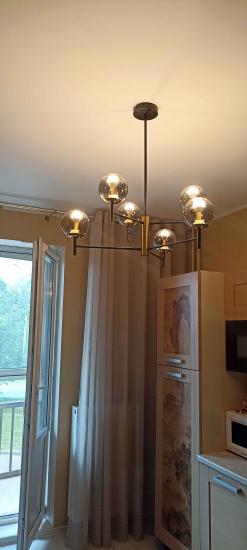 Установлено новое осветительное устройство, подключены провода, закреплено крепление на потолке. Проверена работоспособность, обеспечена надежная фиксация и правильное распределение света.