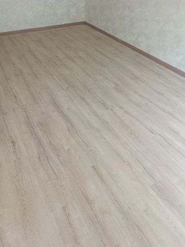 Монтаж пластикового плинтуса