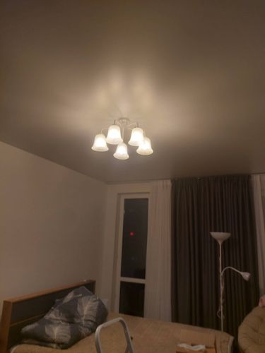 Установка люстры в сборке