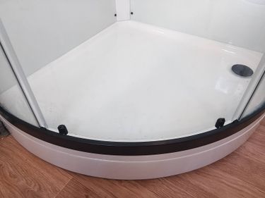 Установка душевой кабины шириной до 90 см