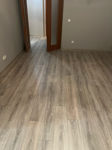 Монтаж пластикового плинтуса