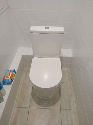 Установлено новое сантехническое оборудование, подключены коммуникации, проверена герметичность соединений, выполнена очистка рабочей зоны, обеспечена функциональность системы.