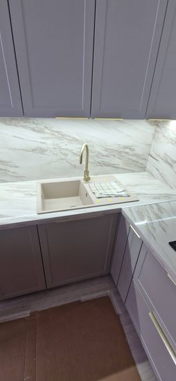 Установка и подключение врезной мойки Установка и подключение смесителя Установка столешницы ДСП