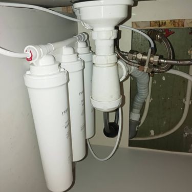 Установка проточного фильтра под мойку