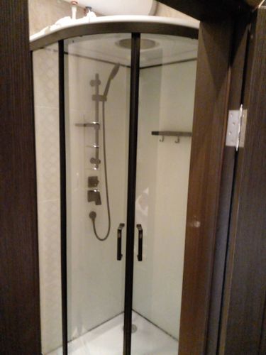 Установка душевой кабины шириной до 100 см