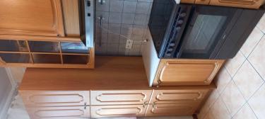 Заменена неисправная деталь, установлена новая фурнитура, проверена работоспособность, устранены люфты, смазаны механизмы, восстановлена функциональность, обеспечена плавность движения.