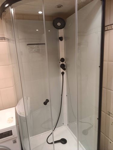 Установка душевой кабины шириной до 90 см