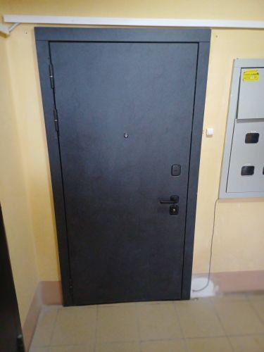 Установка входной двери весом до 95 кг