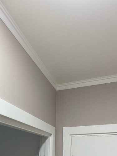 Монтаж потолочного полистрирол/пенополистирол плинтуса