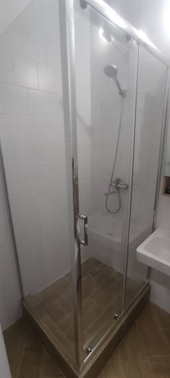 Установка душевого уголка шириной до 150 см