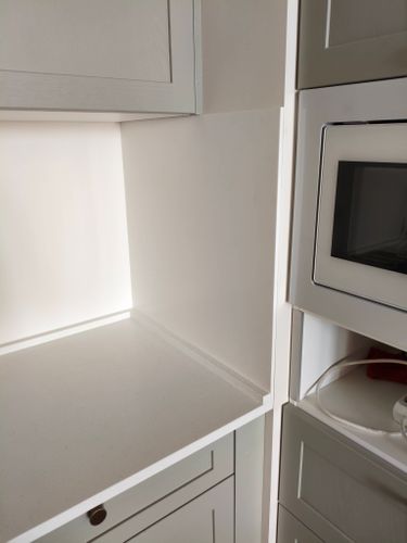 Шлифовка каменной столешницы Установка и подключение встраиваемого холодильника Установка фальшпанели / заглушки