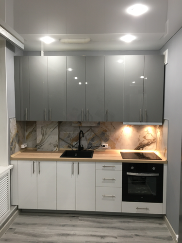 Изготовлены и установлены новые дверцы для шкафов, идеально подогнанные по размерам. Обновлённый облик кухни с современными фасадами, гармонирующими с интерьером.