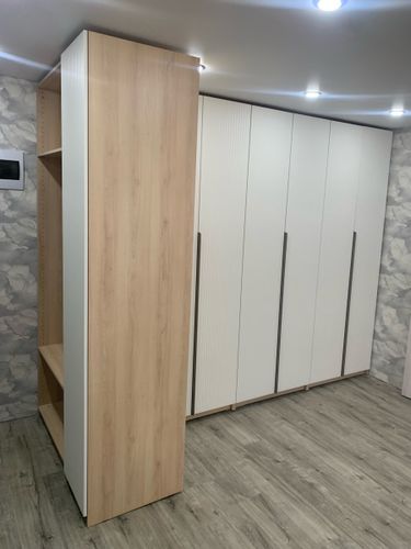 Установка и регулировка распашной двери