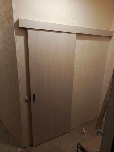 Установка межкомнатной одностворчатой раздвижной навесной двери без отделки проема