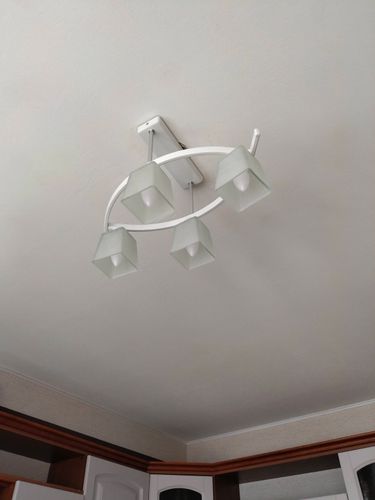 Установка люстры в сборке