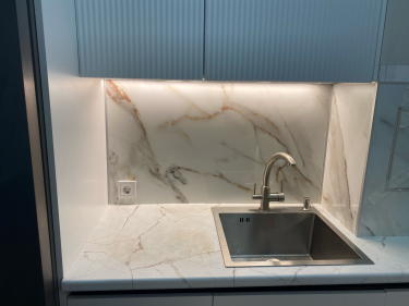 Установка стеновой панели HPL Выезд мастера за пределы зоны бесплатного выезда Выпил одного отверстия/углубления/присадка под петлю в материалах HPL/Камень