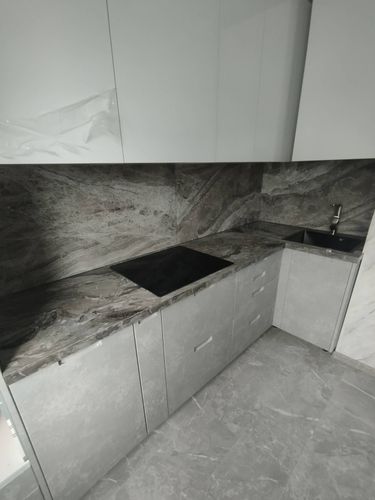 Установка и подключение врезной мойки Установка столешницы ДСП Установка и подключение электрической варочной поверхности