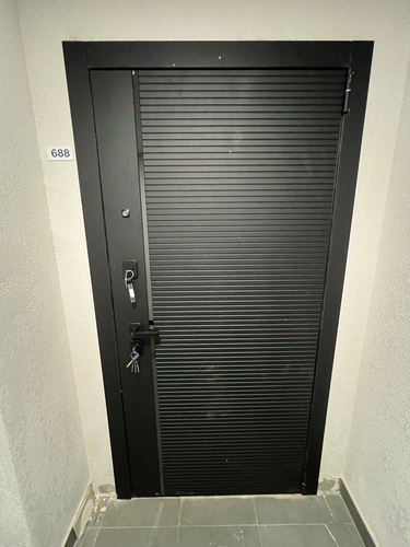 Установить дверь