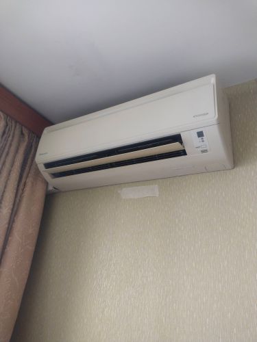 Выполнена очистка фильтров, устранение пыли с внутренних элементов, проверка дренажной системы, дезинфекция поверхности, восстановление воздушного потока.