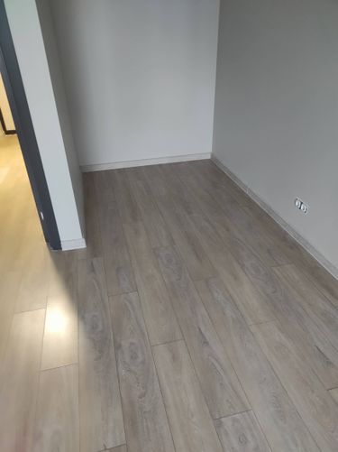 Монтаж пластикового плинтуса