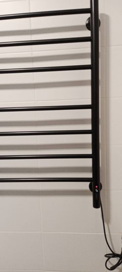 Закреплён прибор на стене, подключён к электросети, проверена работоспособность, обеспечена безопасность, проведено тестирование, завершён монтаж, выполнена настройка.