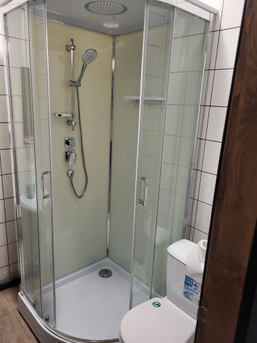 Установка душевой кабины шириной до 90 см